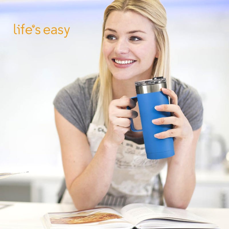 Life's Easy كوب ستانلس ستيل 20 أونصة سهل الاستخدام مع مقبض - كوب سفر معزول بجدار مزدوج مع غطاء قابل للطي - كوب مانع للتسرب - كوب حراري للقهوة والشاي والمزيد - يحافظ على المشروبات الساخنة والباردة (أزرق، 20 أونصة) - Image 2